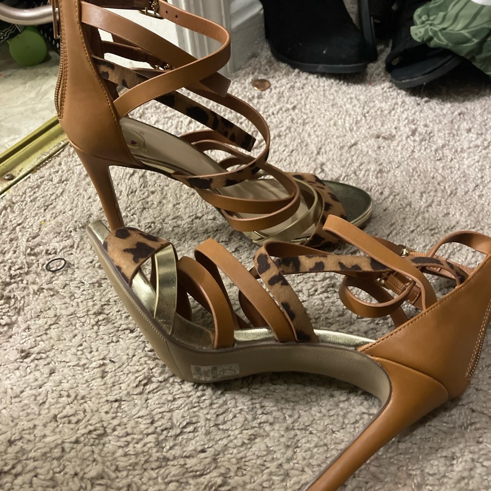 Very cute steppe open toe heeled sandals